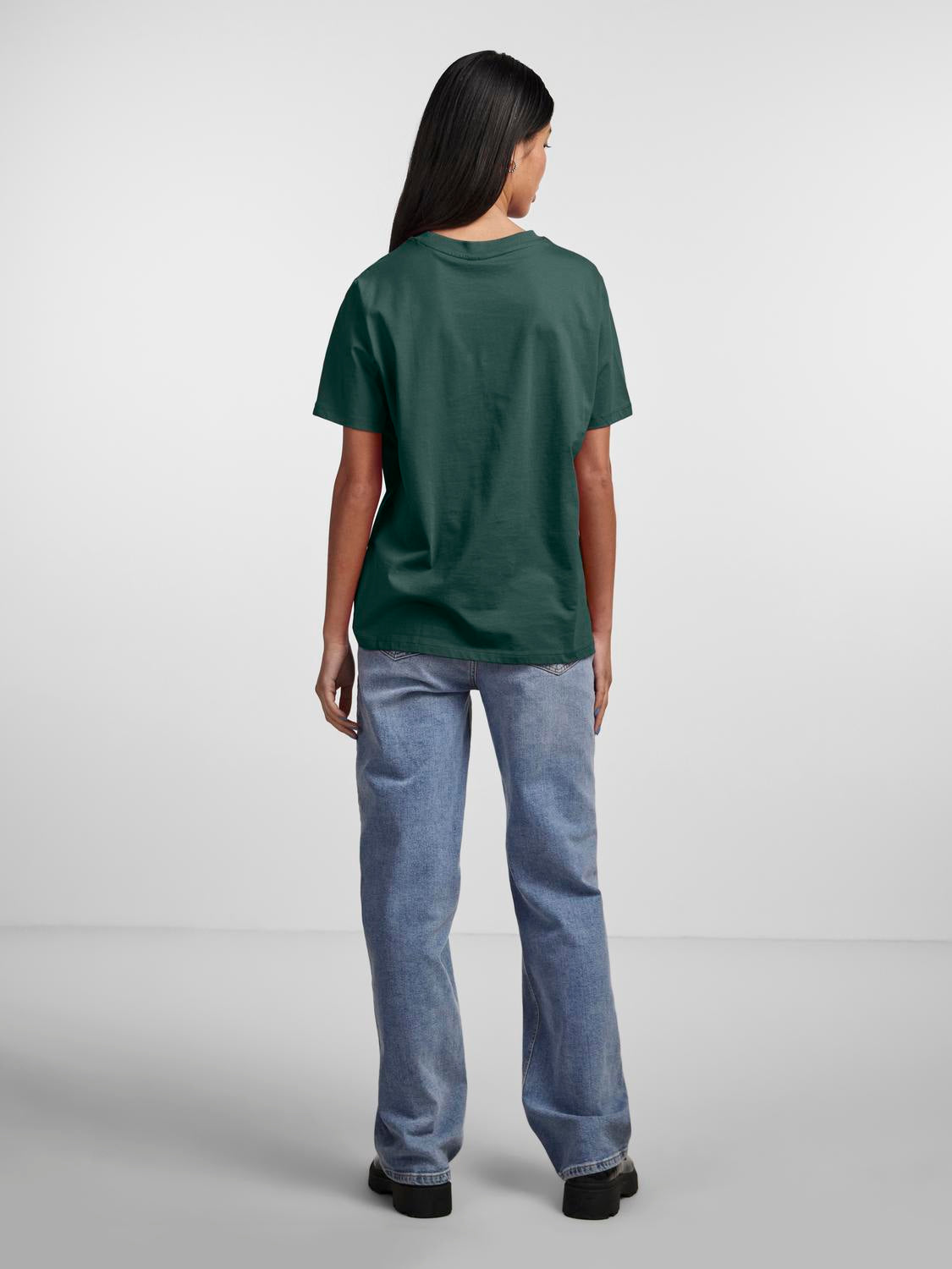 model_shot-back
